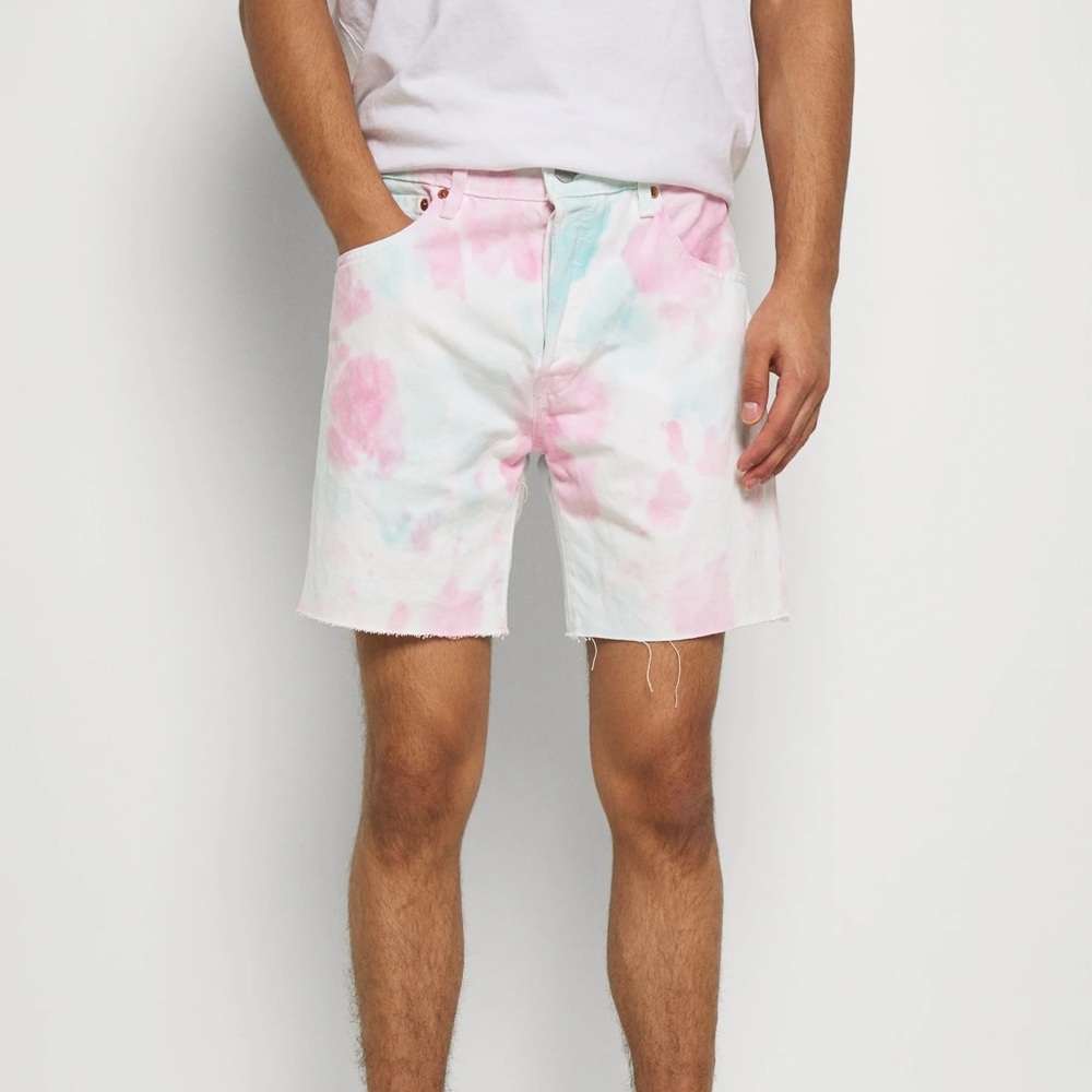LEVI’S® PRIDE 501® '93 CUT-OFF 7 IN. SHORTS